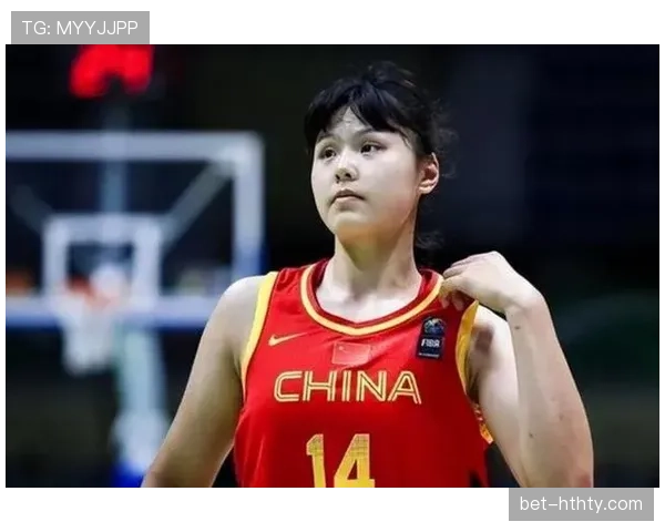 李月汝训练间隙居然拿豪车钥匙开玩笑，这日常差太多了吧？