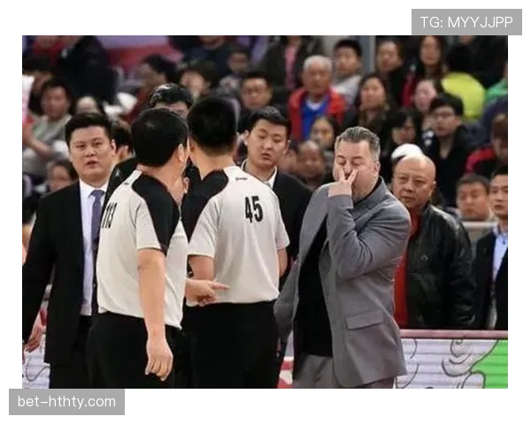 进攻犯规的判罚条件与裁判执行标准详解